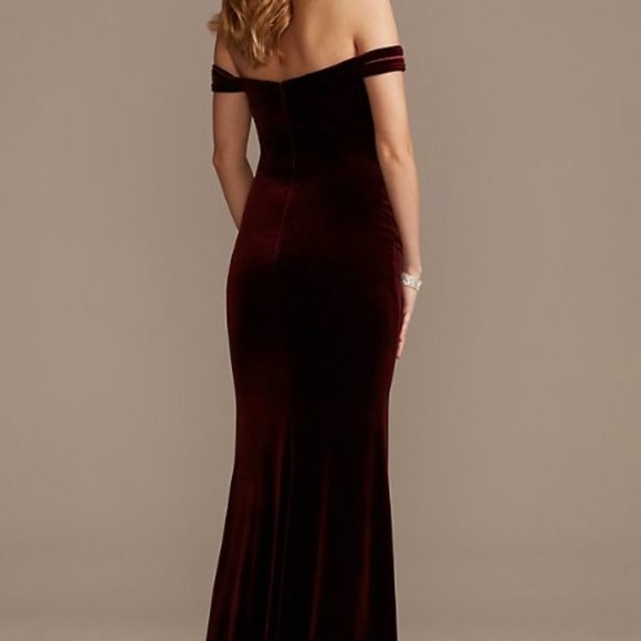 DB Studio Off The Shoulder Velvet Sheath Dress - Color Wine - Size 4 - Picture 3 of 7